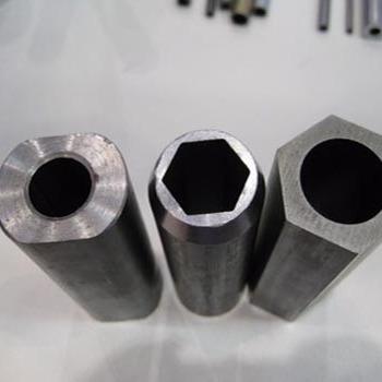 Hexagon formte etwas geölten Stahlrohr-Rohr-den ovalen Dreieck-Abschnitt